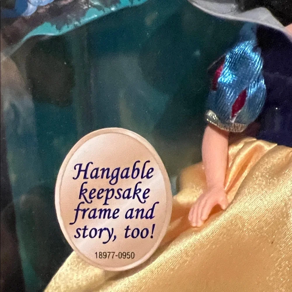 Mattel Snow White Princess Portrait Collectible Doll - Blue, Yellow, Red